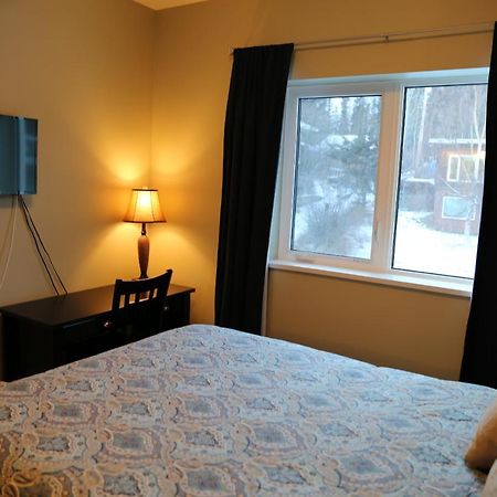 Downtown Whitehorse Deluxe 2 Bedroom Condo Екстер'єр фото