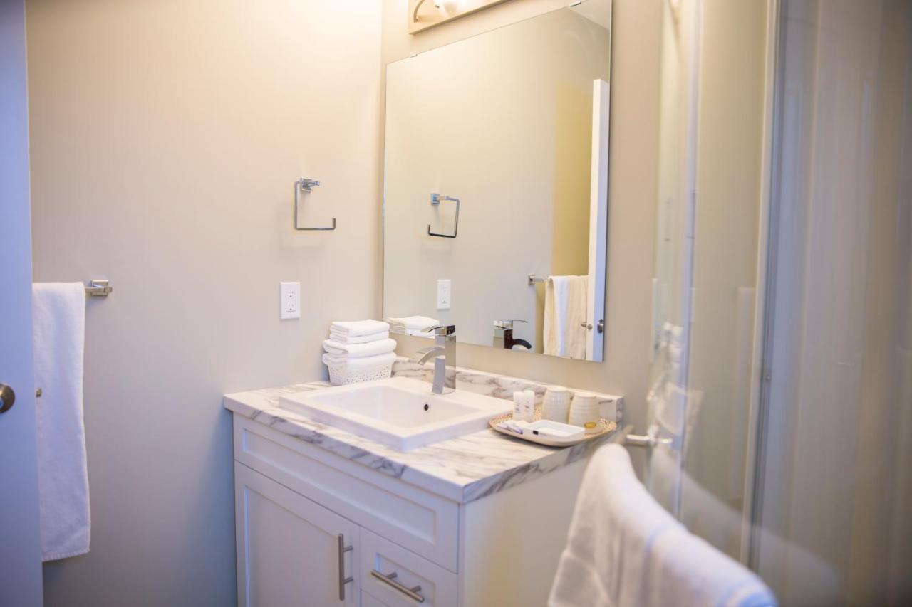 Downtown Whitehorse Deluxe 2 Bedroom Condo Екстер'єр фото