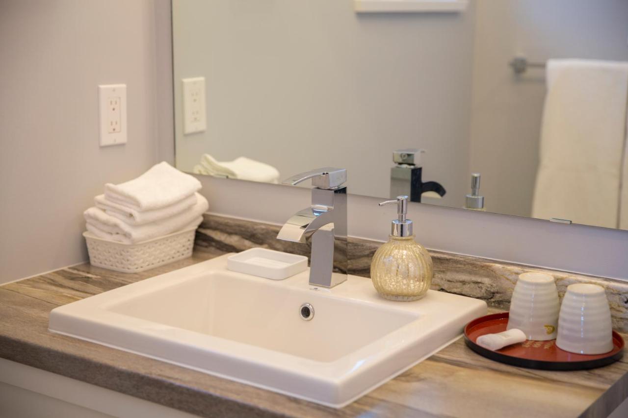 Downtown Whitehorse Deluxe 2 Bedroom Condo Екстер'єр фото