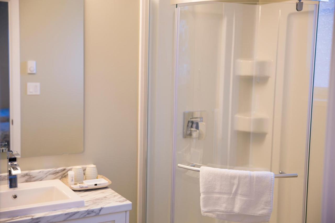 Downtown Whitehorse Deluxe 2 Bedroom Condo Екстер'єр фото