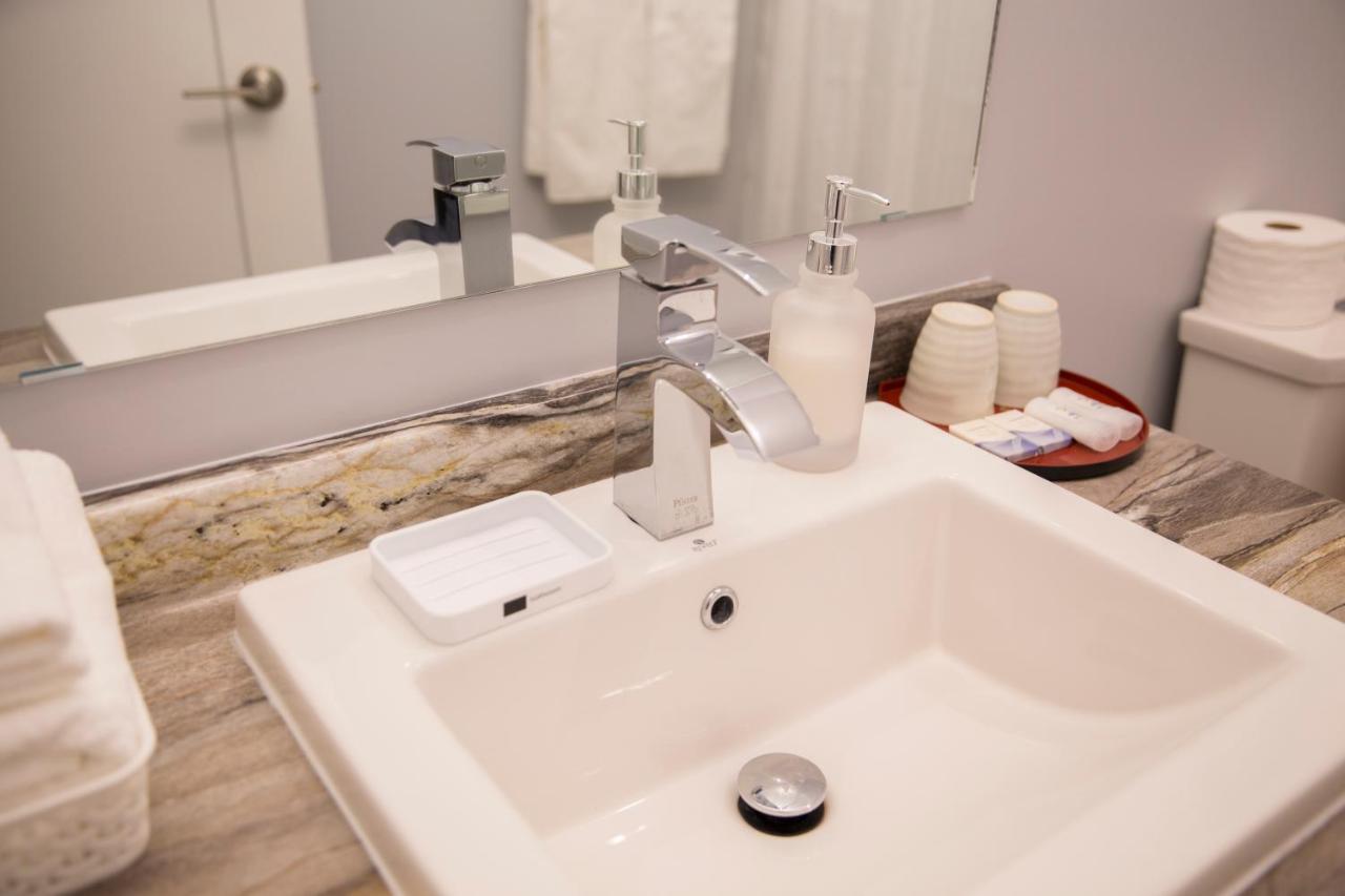 Downtown Whitehorse Deluxe 2 Bedroom Condo Екстер'єр фото