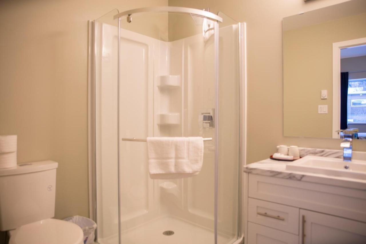 Downtown Whitehorse Deluxe 2 Bedroom Condo Екстер'єр фото