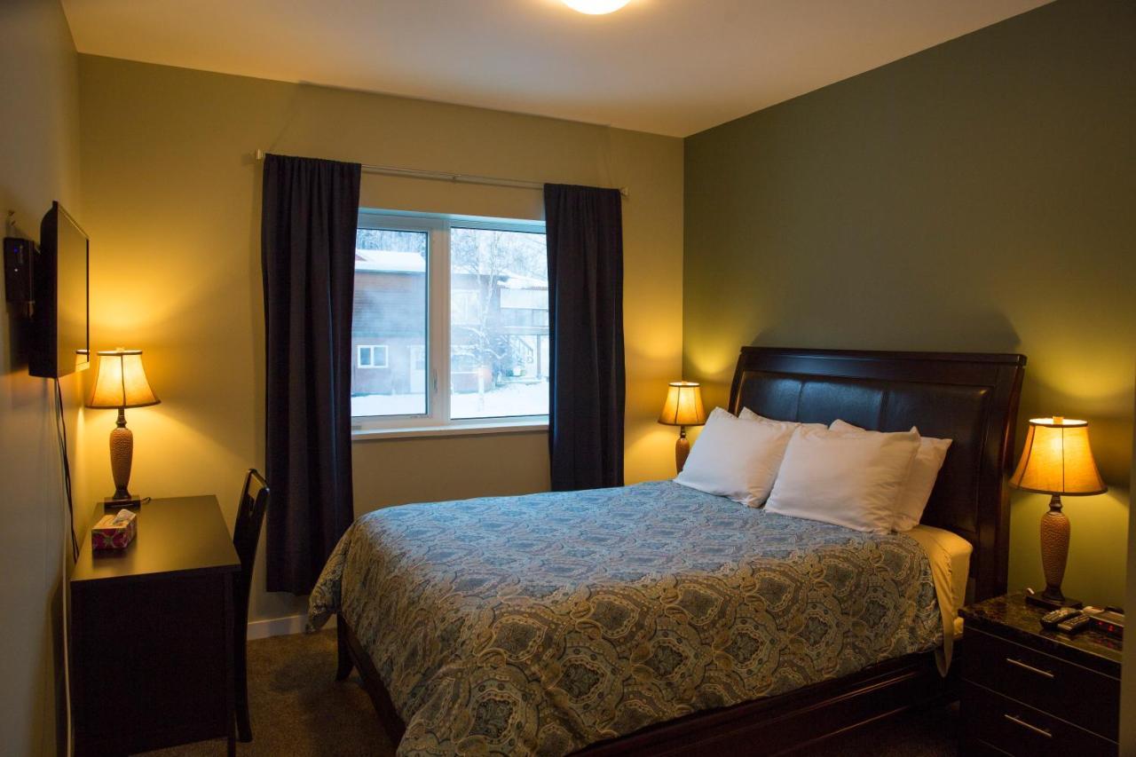 Downtown Whitehorse Deluxe 2 Bedroom Condo Екстер'єр фото