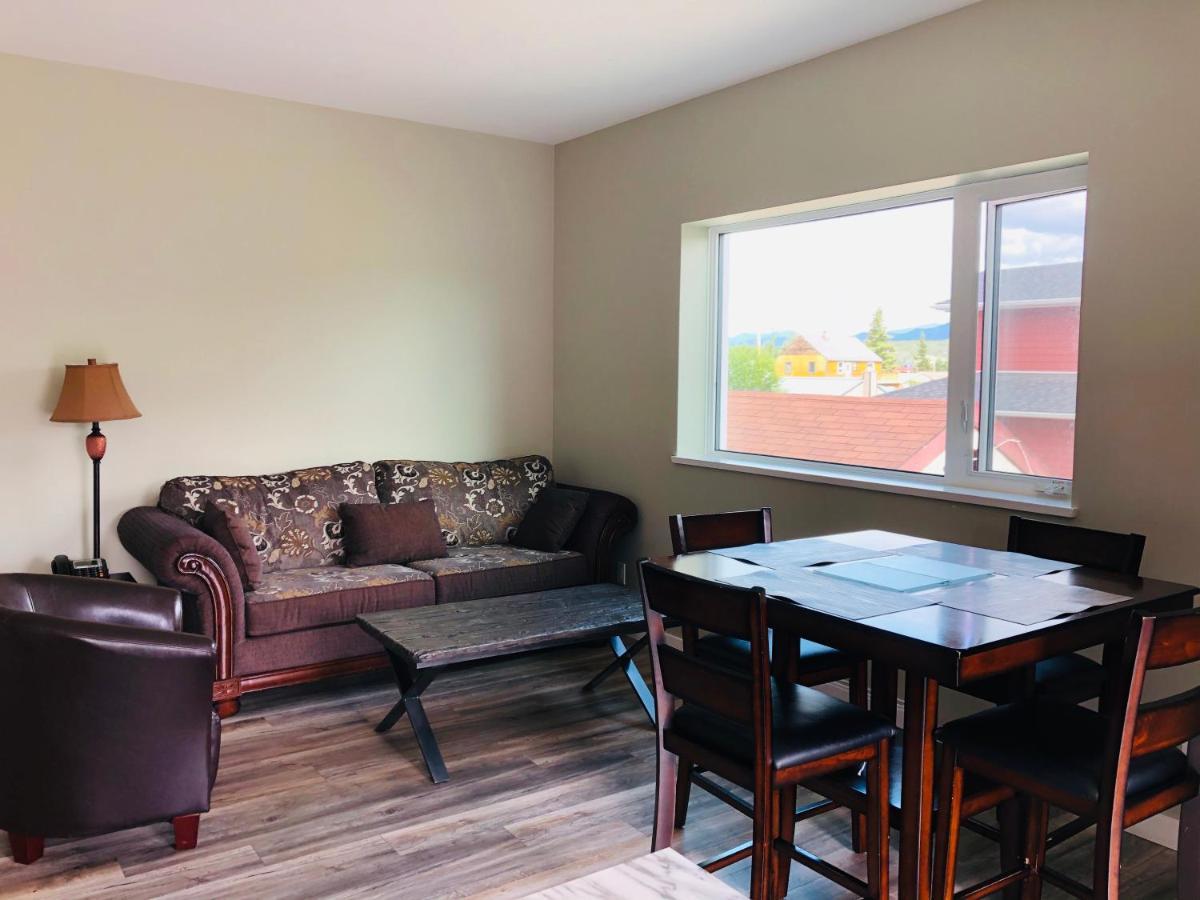 Downtown Whitehorse Deluxe 2 Bedroom Condo Екстер'єр фото