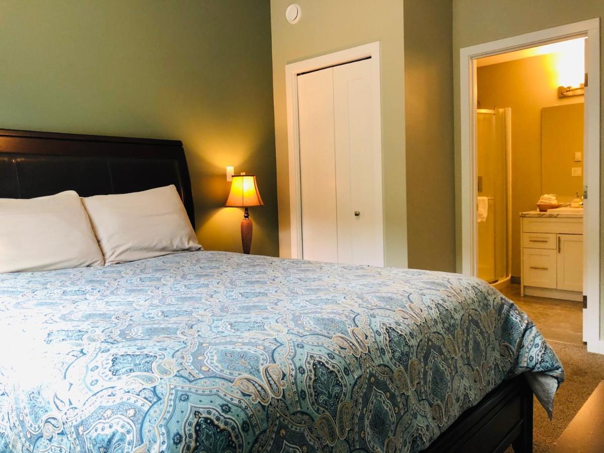 Downtown Whitehorse Deluxe 2 Bedroom Condo Екстер'єр фото