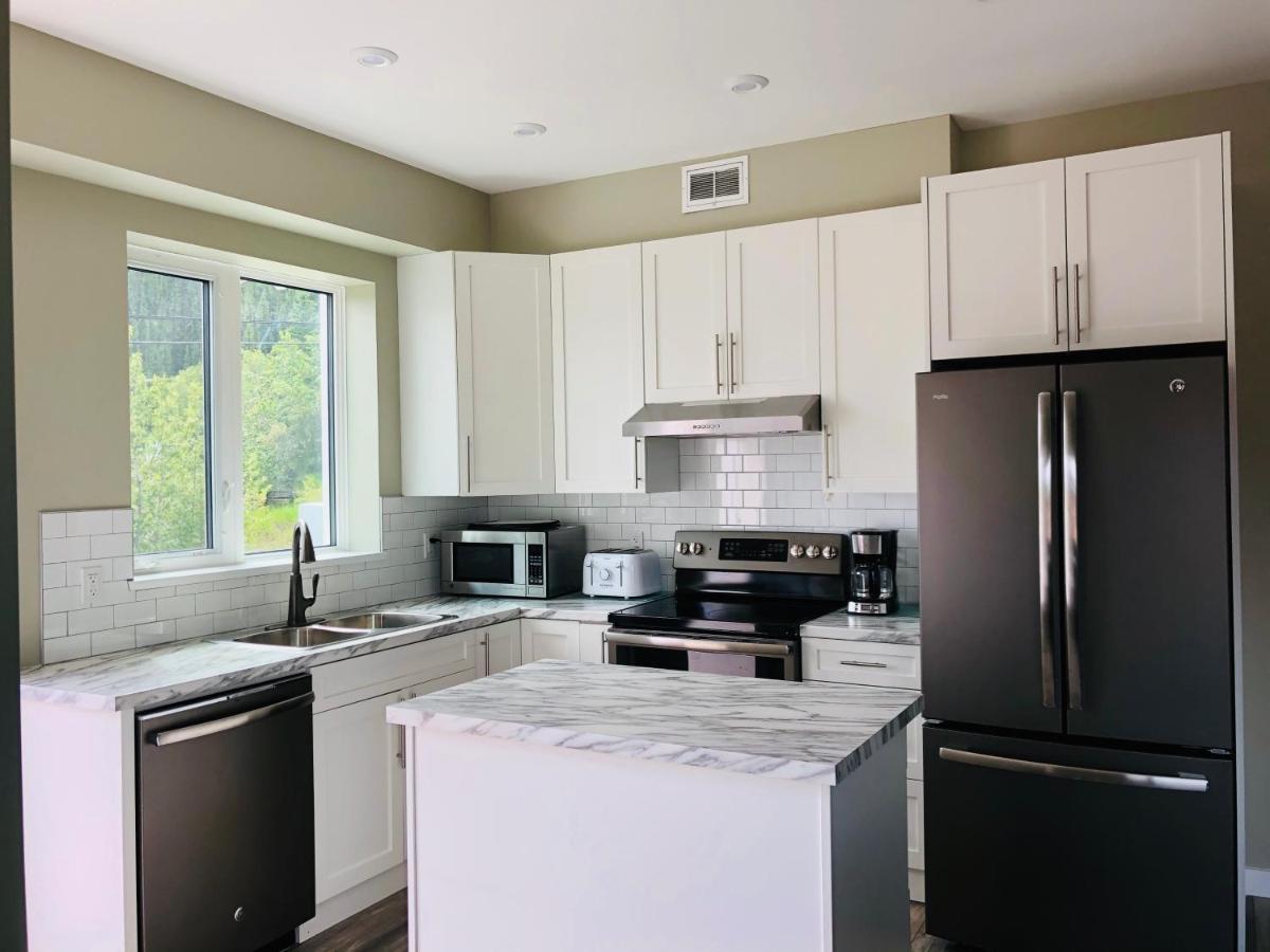 Downtown Whitehorse Deluxe 2 Bedroom Condo Екстер'єр фото