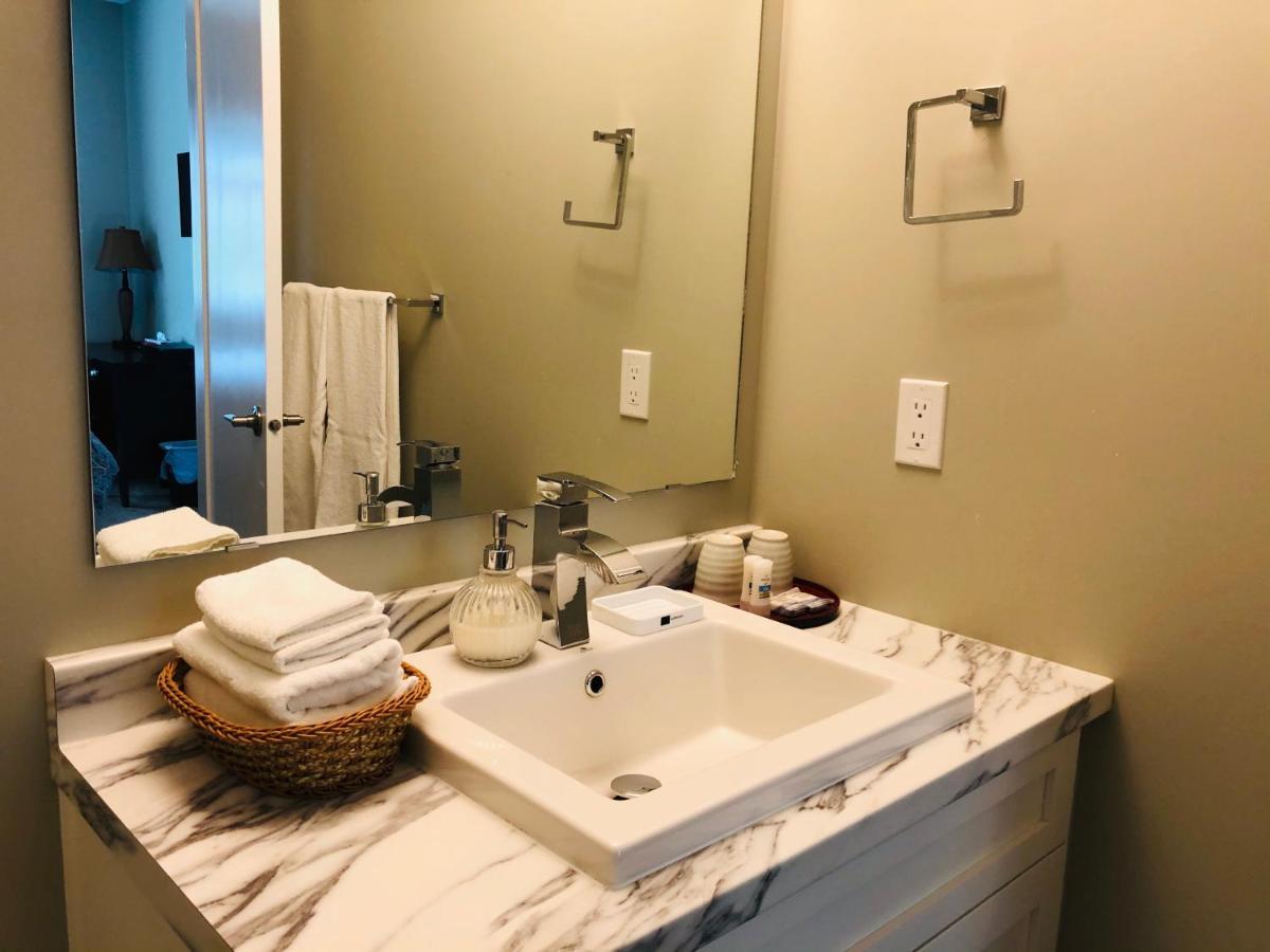 Downtown Whitehorse Deluxe 2 Bedroom Condo Екстер'єр фото
